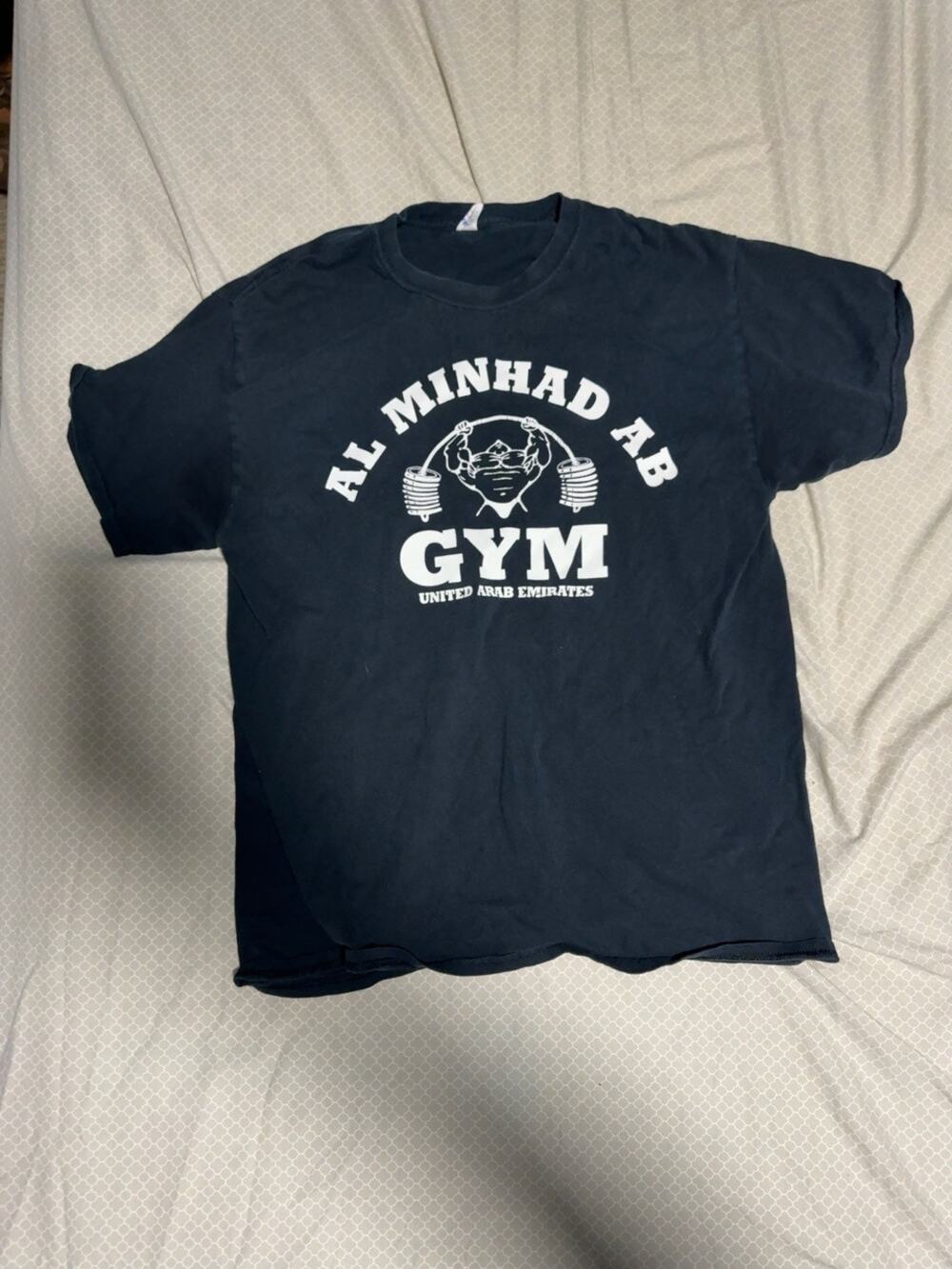 Gildan Al Minhad AB Gym UAE Weightlifting Graphic T Shirt Mens XL
